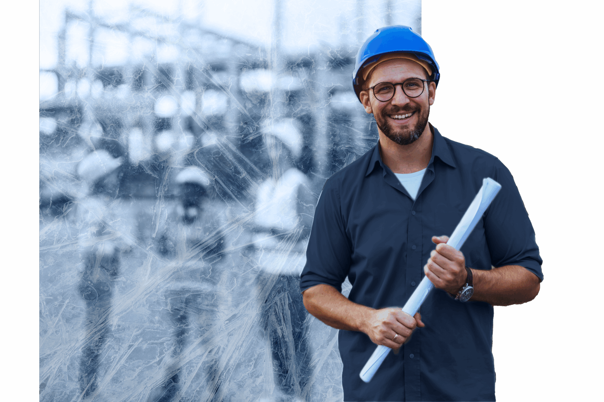 chef-projet-construction-casque-plans-fond-noir-et-blanc.png Chef de projet en construction portant un casque bleu et tenant des plans, devant une image d’un chantier en noir et blanc